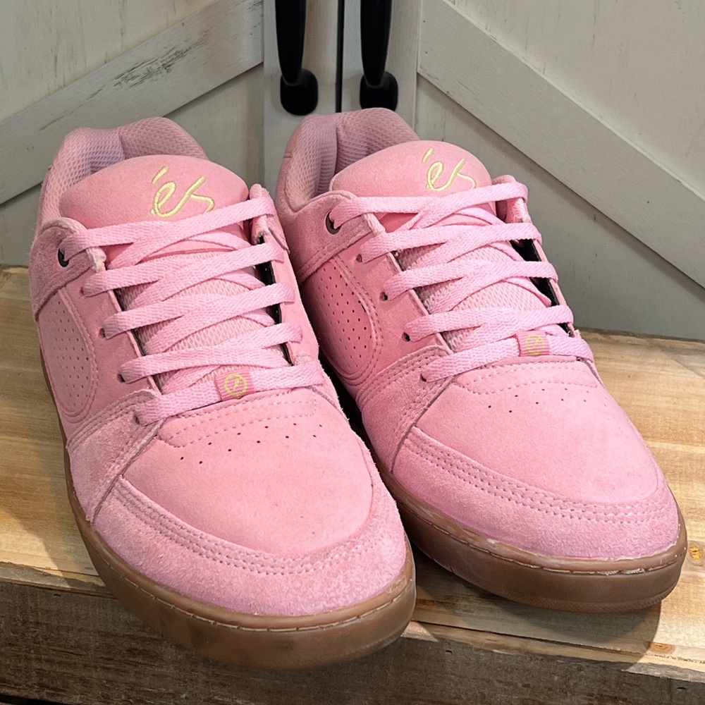 éS Accel Slim Suede Skate Shoe in the "Pink & Gum" Mens 9 Women’s 10.5 - Picture 2 of 11